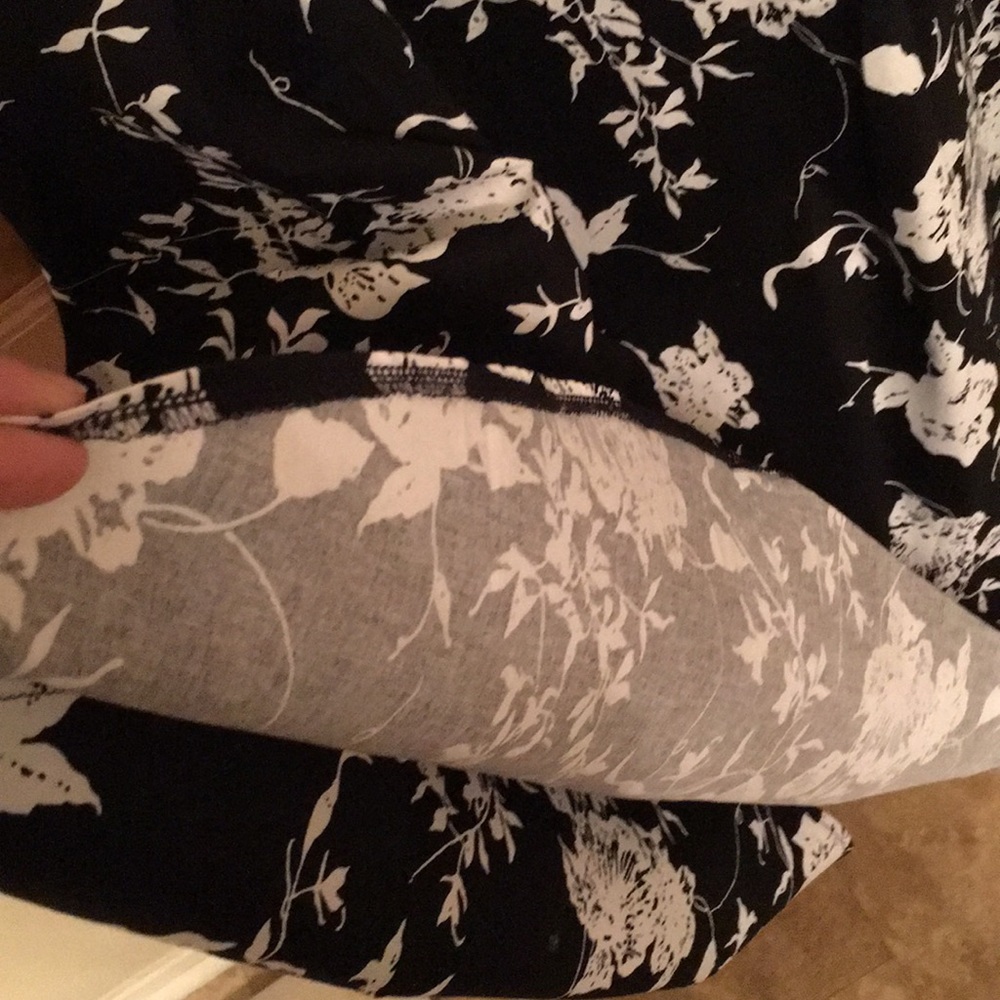 Black and white sleeveless casual sundress - Picture 6 of 7